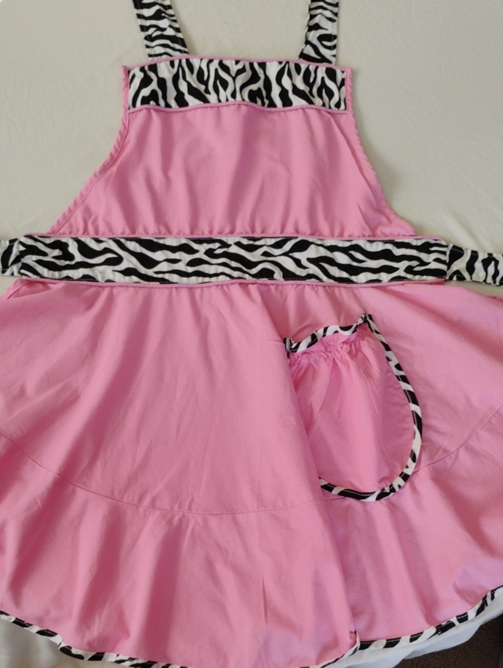 Pink Apron with Black & White Zebra Trim Grandway 100 % Cotton